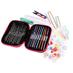 Sada háčků a pomůcek na háčkování v pouzdře