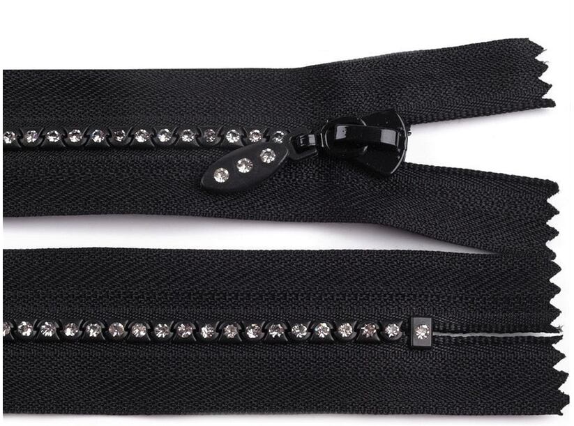 Kostěný zip šíře 4 mm délka 16 cm se štrasovými kamínky - černý
