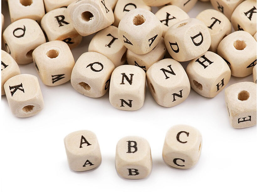 Dřevěné korálky - kostky s písmeny