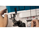 Overlock Pfaff Admire Air 5000 - navlékač jehel